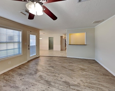105 Saint Andrews Drive - Photo Thumbnail 7