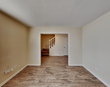 105 Saint Andrews Drive - Photo Thumbnail 2
