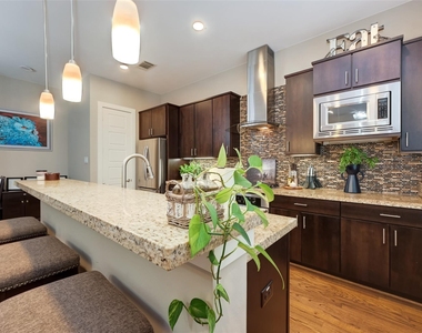 1537 Malone Street - Photo Thumbnail 8