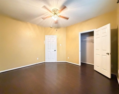 211 Briar Trace Lane - Photo Thumbnail 16