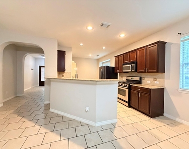 211 Briar Trace Lane - Photo Thumbnail 11