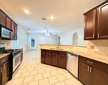 211 Briar Trace Lane - Photo Thumbnail 9