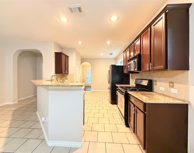 211 Briar Trace Lane - Photo Thumbnail 10
