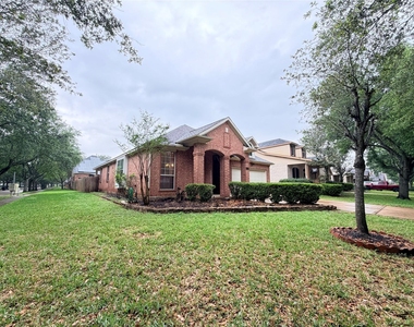 211 Briar Trace Lane - Photo Thumbnail 2