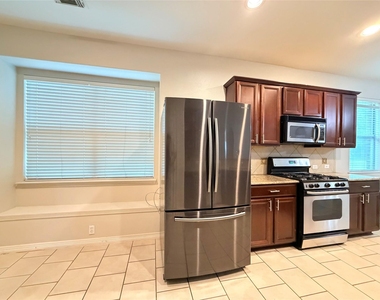 211 Briar Trace Lane - Photo Thumbnail 8