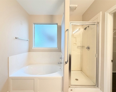 211 Briar Trace Lane - Photo Thumbnail 23