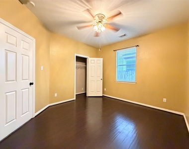 211 Briar Trace Lane - Photo Thumbnail 15