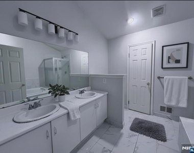 363 Catskill - Photo Thumbnail 10