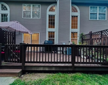 363 Catskill - Photo Thumbnail 15