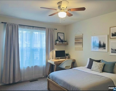 363 Catskill - Photo Thumbnail 11