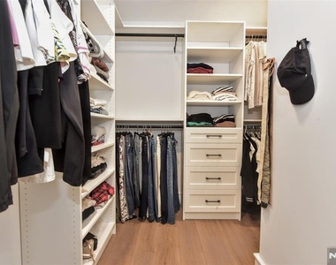 17 Grandview - Photo Thumbnail 19