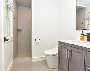 17 Grandview - Photo Thumbnail 26