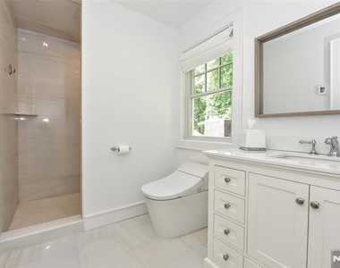 17 Grandview - Photo Thumbnail 21