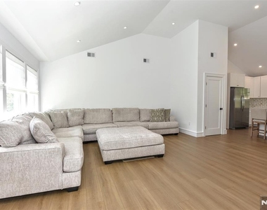 17 Grandview - Photo Thumbnail 14