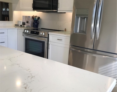 3032 Sandpiper Bay Circle - Photo Thumbnail 6