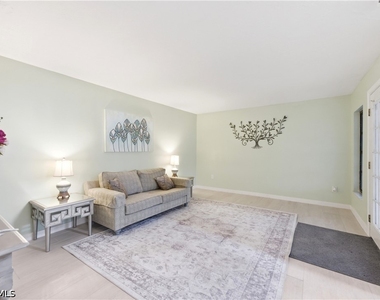 16001 Amberwood Lake Court - Photo Thumbnail 4
