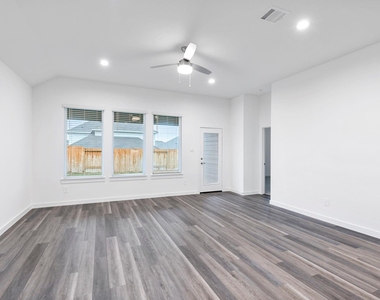 1589 Oakdale Crest Road - Photo Thumbnail 13