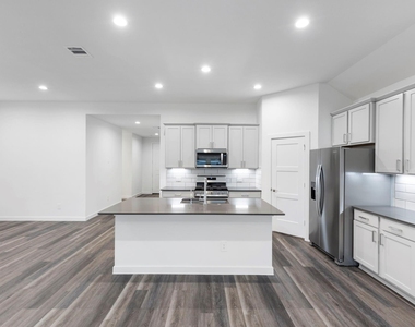1589 Oakdale Crest Road - Photo Thumbnail 9