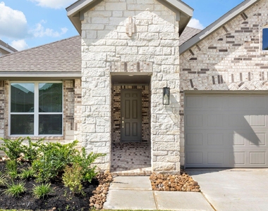 1589 Oakdale Crest Road - Photo Thumbnail 3