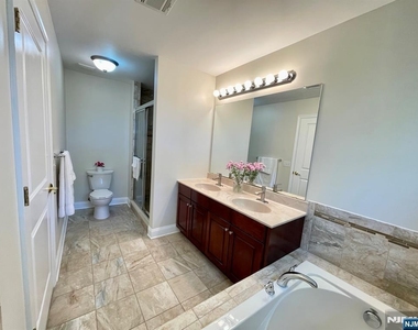 1805 Whitney - Photo Thumbnail 16