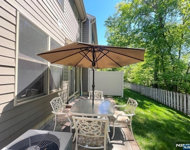 1805 Whitney - Photo Thumbnail 33