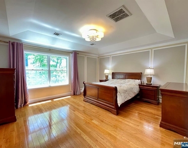 1805 Whitney - Photo Thumbnail 14
