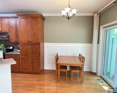 1805 Whitney - Photo Thumbnail 10