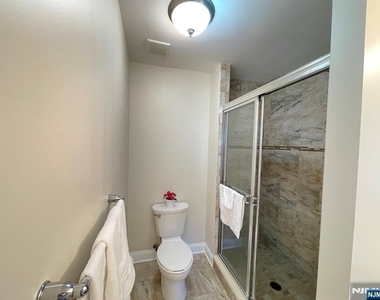1805 Whitney - Photo Thumbnail 17