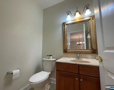 1805 Whitney - Photo Thumbnail 11