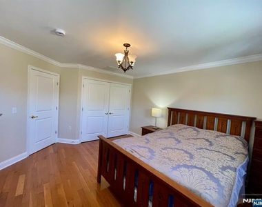 1805 Whitney - Photo Thumbnail 19