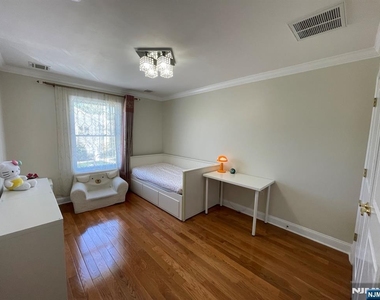 1805 Whitney - Photo Thumbnail 21