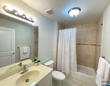 1805 Whitney - Photo Thumbnail 23
