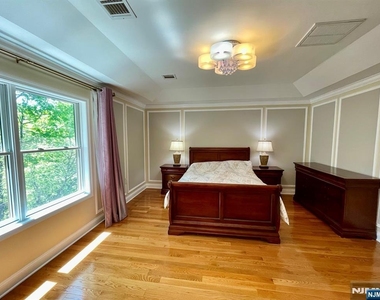 1805 Whitney - Photo Thumbnail 13