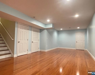 1805 Whitney - Photo Thumbnail 28