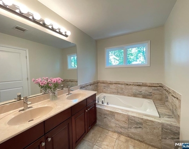 1805 Whitney - Photo Thumbnail 15