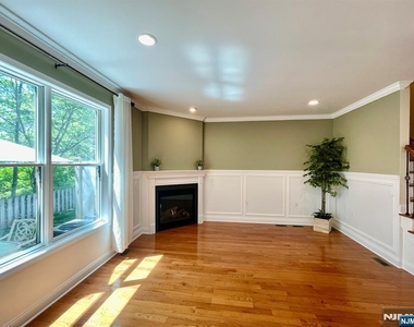 1805 Whitney - Photo Thumbnail 3