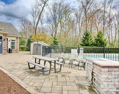 1805 Whitney - Photo Thumbnail 42