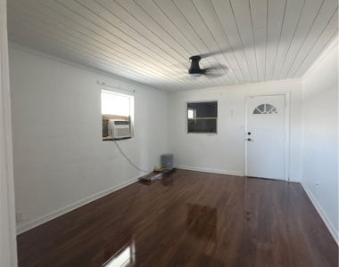 2657 Lafayette Street - Photo Thumbnail 6