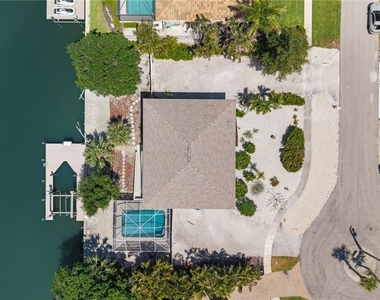 324 Waterleaf Court - Photo Thumbnail 3