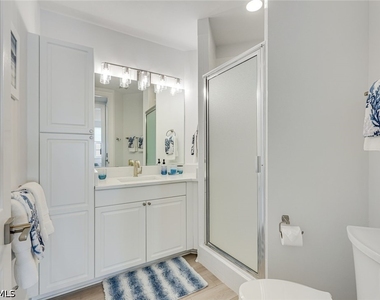 805 Bentwater Circle - Photo Thumbnail 13