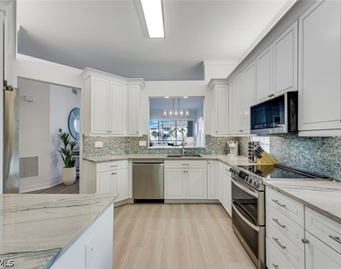 805 Bentwater Circle - Photo Thumbnail 3