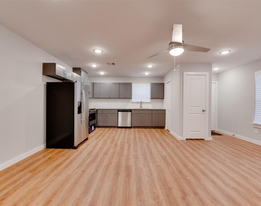 2702 Reid Street - Photo Thumbnail 6