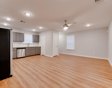 2702 Reid Street - Photo Thumbnail 7