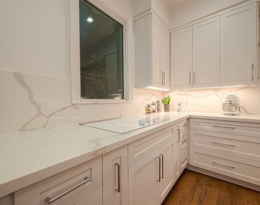 983 S Post Oak Lane - Photo Thumbnail 17