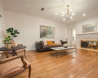 983 S Post Oak Lane - Photo Thumbnail 4