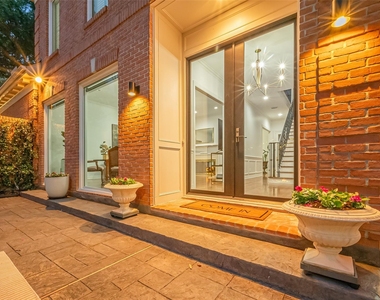 983 S Post Oak Lane - Photo Thumbnail 2