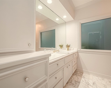 983 S Post Oak Lane - Photo Thumbnail 27