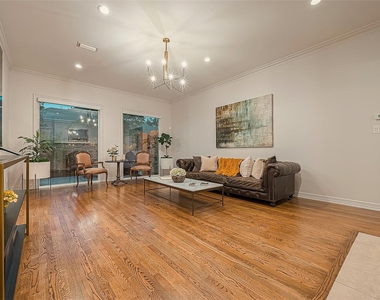 983 S Post Oak Lane - Photo Thumbnail 7