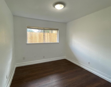 4803 Geraldine Street - Photo Thumbnail 24