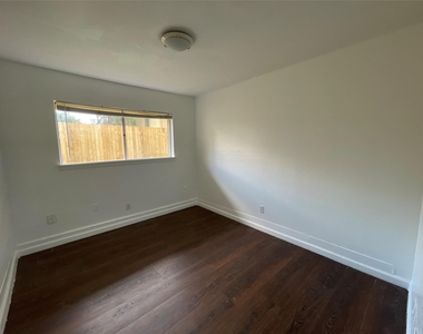 4803 Geraldine Street - Photo Thumbnail 21